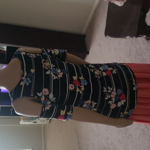 Xs Cold shoulder floral and stripe pattern flowy tee - Picture 4 of 6